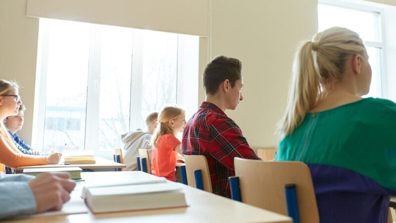 Pożegnanie przedszkolaków: wielki polonez przed magistratem