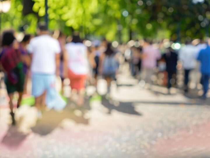 Szczecin walczy z samotnością seniorów: Nowa inicjatywa „mali bracia Ubogich”