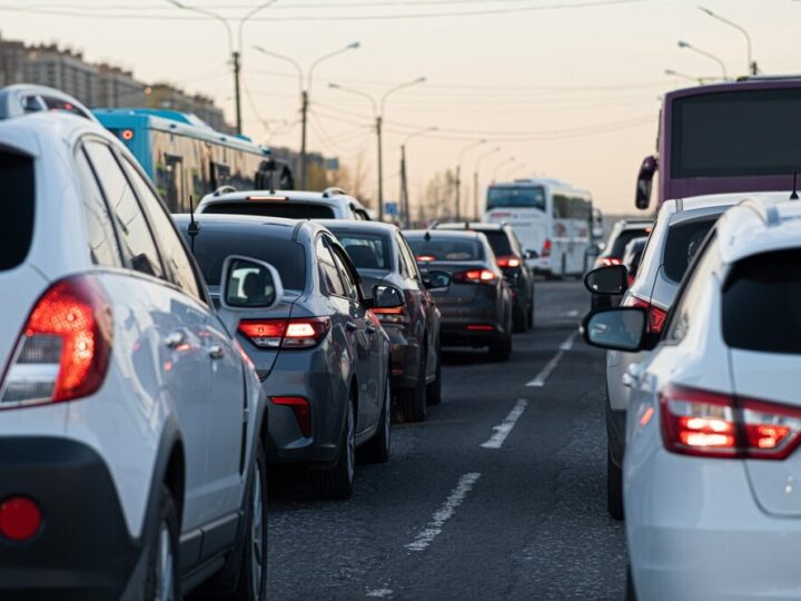 Utrudnienia na DW-121: Objazdy i zalecenia dla kierowców