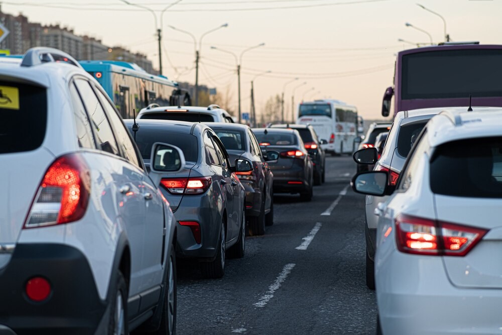 Utrudnienia na DW-121: Objazdy i zalecenia dla kierowców
