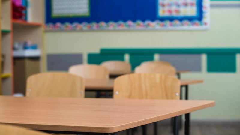 Nowa szkoła w Dołujach: kluczowe spotkanie w sprawie budowy i infrastruktury