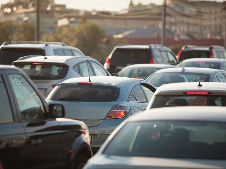 Bezpieczny powrót po wakacjach: jak uniknąć korków i zatorów na drogach
