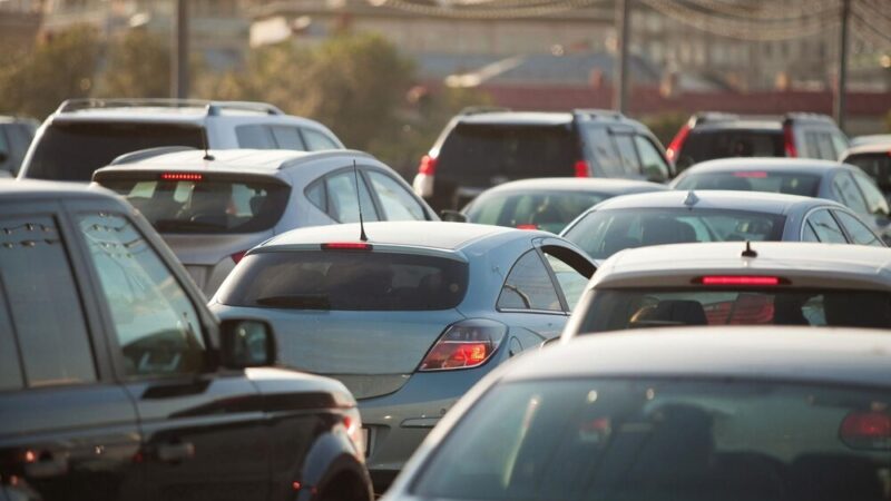 Bezpieczny powrót po wakacjach: jak uniknąć korków i zatorów na drogach