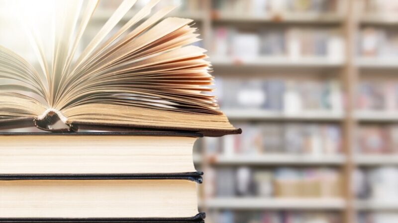 Świętuj 80-lecie Polic: Weź udział w literackim wyzwaniu!