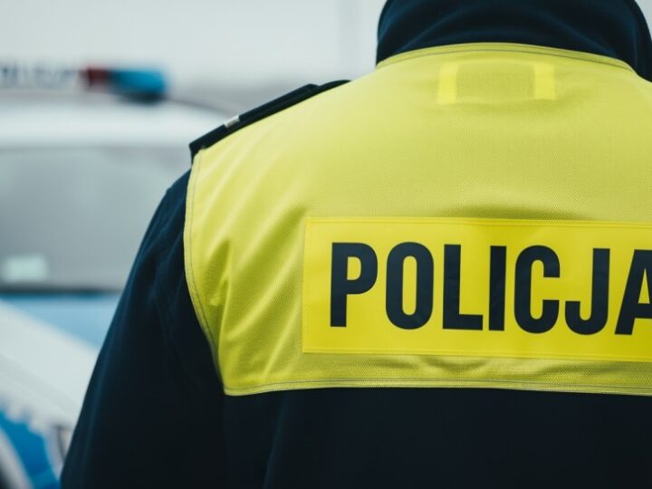 Nietrzeźwy kierowca zatrzymany za brak oświetlenia tablicy rejestracyjnej