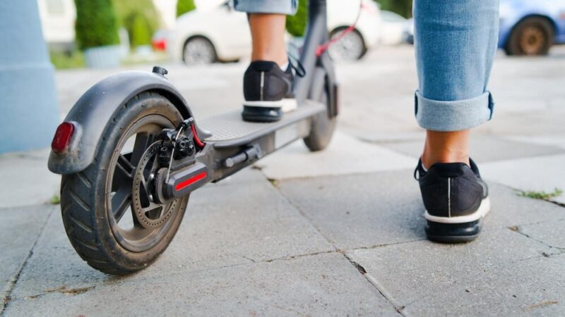 Policja dba o bezpieczeństwo na drogach: Kontrola hulajnóg i rowerów w Szczecinie