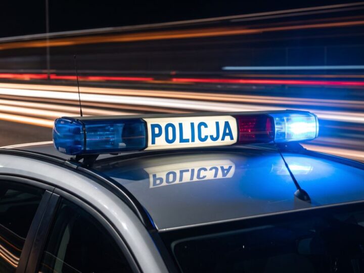 Policja w akcji: Zatrzymanie poszukiwanego z narkotykami w ręku