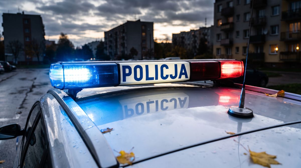 Policja rozbija siatkę narkotykową: 4 kg suszu i 18 900 zł w rękach stróżów prawa